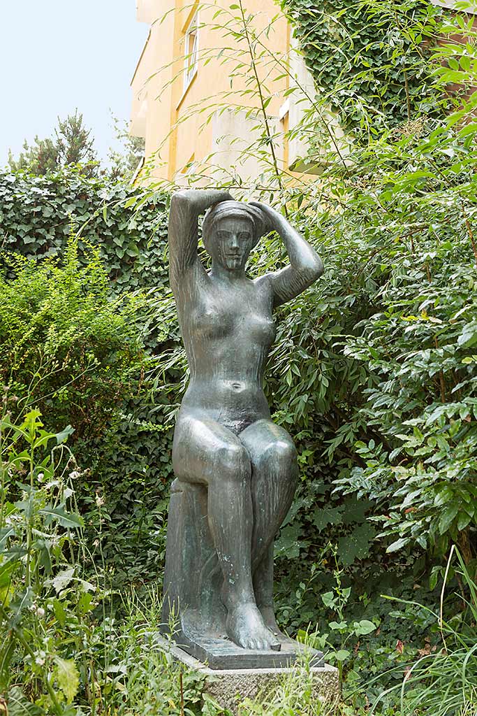 „Große Sitzende“ „Große Sitzende“